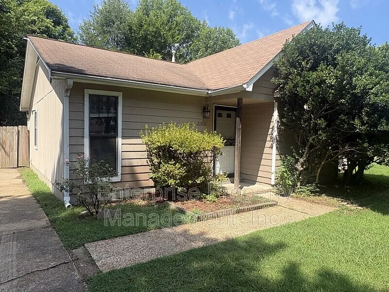 3 bed, 2.0 bath, 1068 sqft, $1,650 — Photo 1
