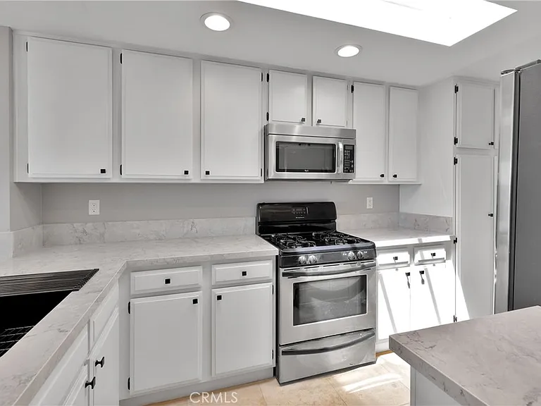 280 Cagney Ln #312 — Photo 5