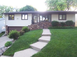 3017 Norman Dr, Sioux City, IA 51104