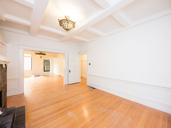4th image of 1023 Jones St