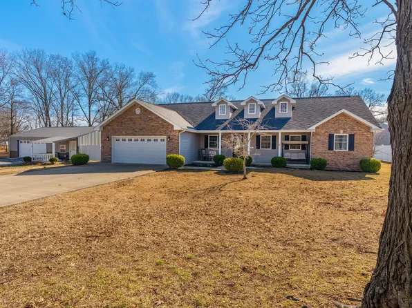 1144 W Webster St, Benton, IL 62812