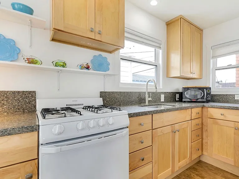 117 Amethyst Ave #B — Photo 5