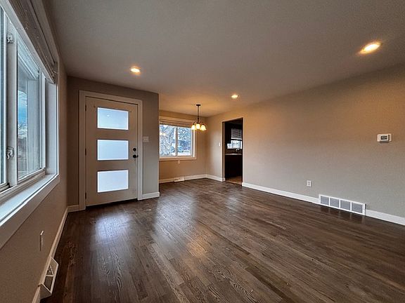 4th image of 352 Laurel St #352