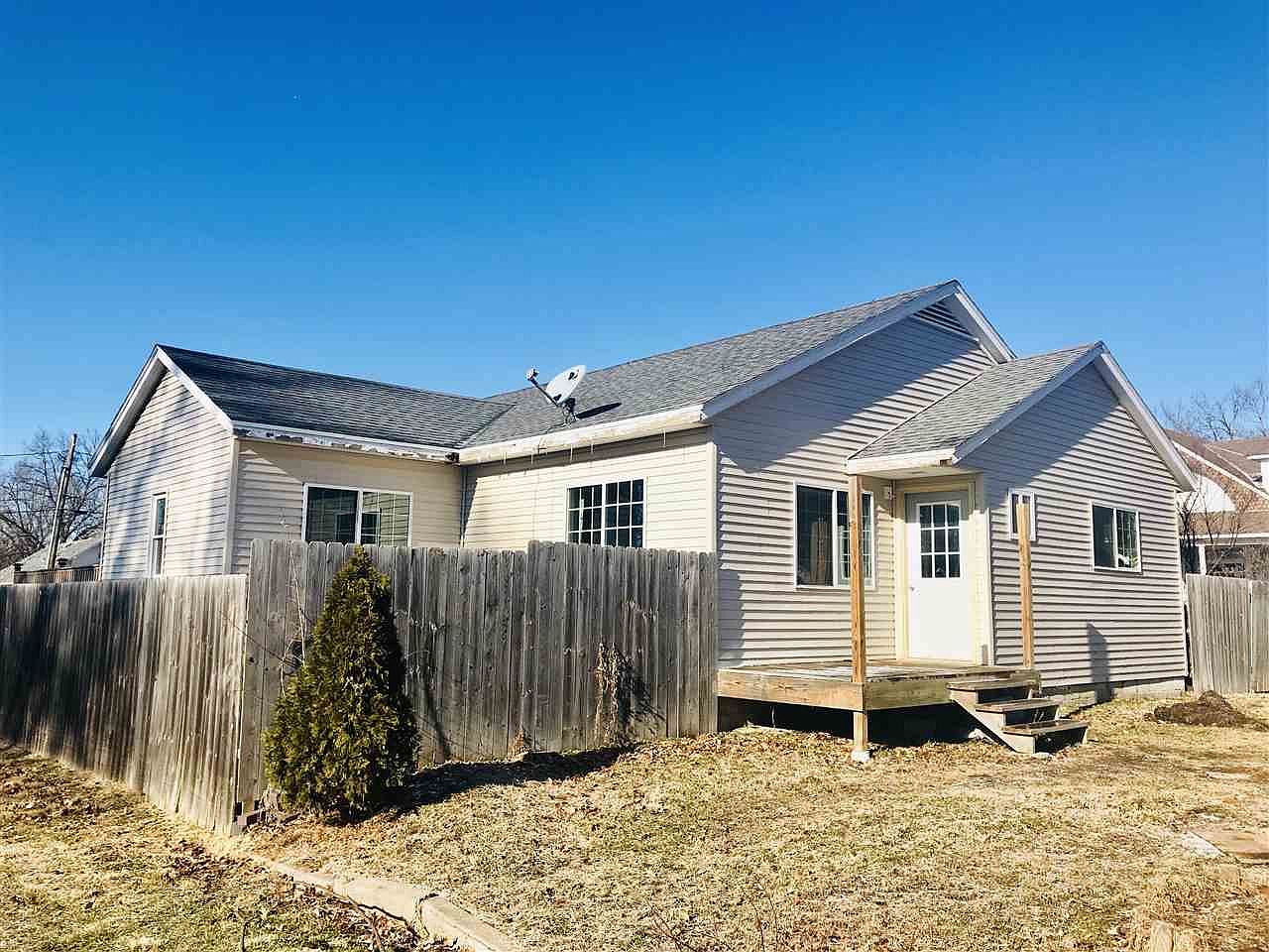 809 C St, Fairbury, NE 68352 Zillow