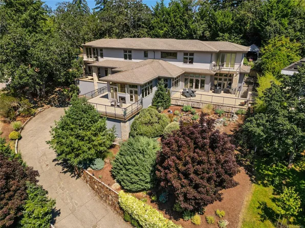 908 Cobblestone Ln, Saanich, BC V8Y 3G3
