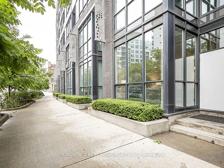 418 Lake Shore Blvd W — Photo 1