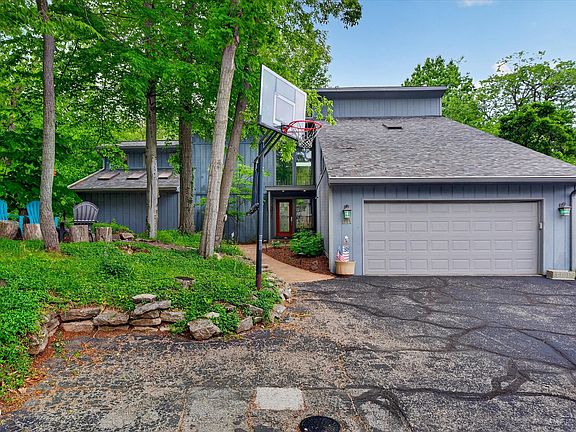 2nd image of 1711 Mulberry Cir
