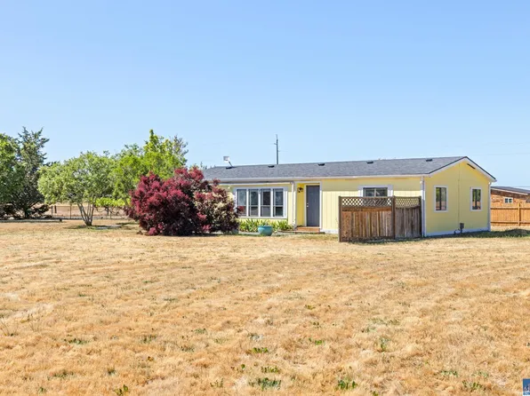 1050 N Malia Ln, Sequim, WA 98382