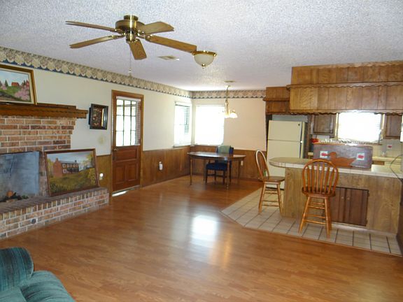 3rd image of 2207 W Scott Ln