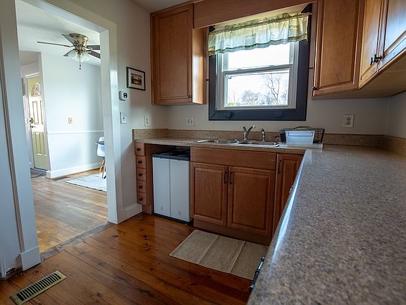 4th image of 1219 Saturn Dr #A