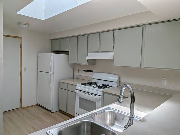 3rd image of 7806 51st Ave NE #B