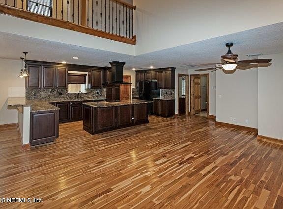 4th image of 54 Dolphin Blvd E