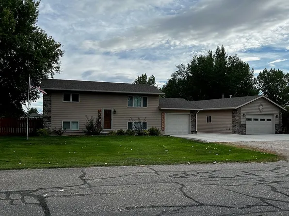7284 Cactus Ln, Casper, WY 82604