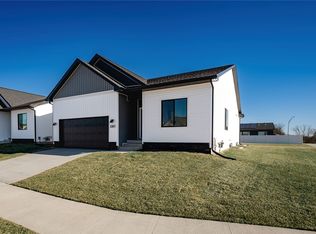 2207 Barry Dr, Adel, IA 50003