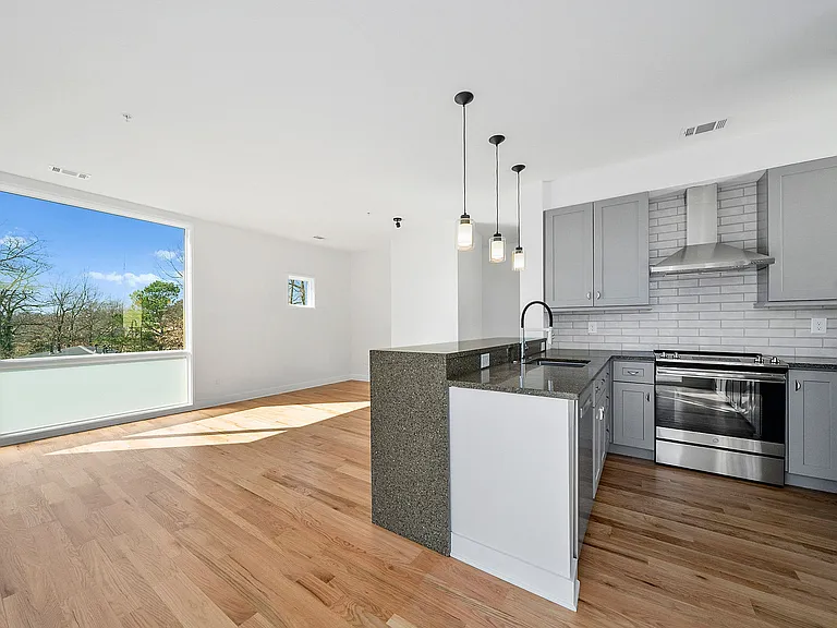 1322 Lafrance St NE #B — Photo 24