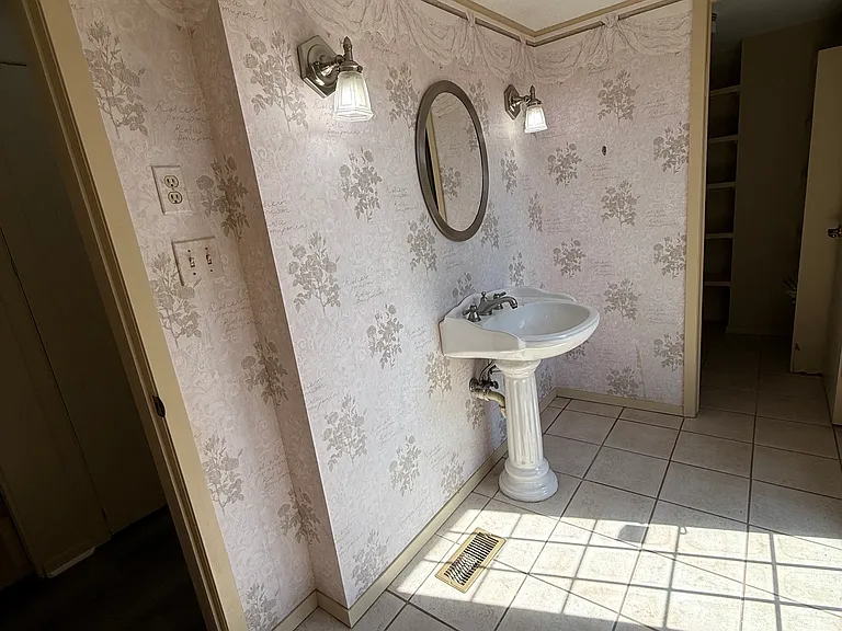 2303 S Memorial Dr — Photo 17