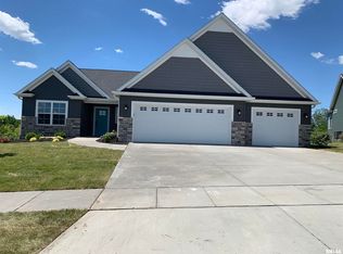 6318 Deere Creek Ln, Davenport, IA 52807
