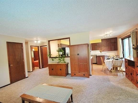 3rd image of 444 Sprucewood Rd