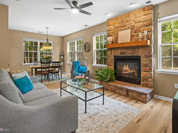 127 Newman Ct, Pennington, NJ 08534