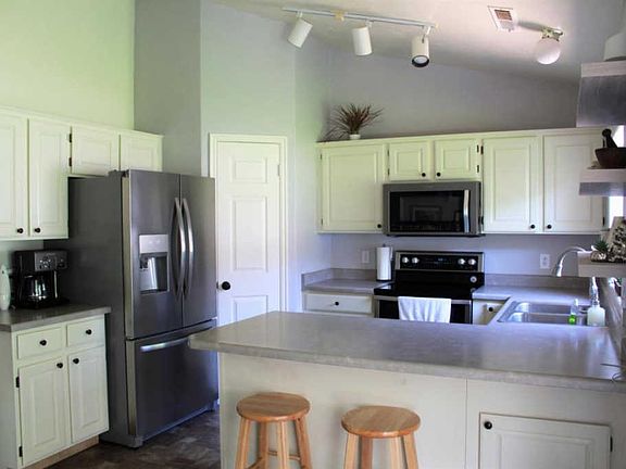5th image of 710 S Indian Hills Dr Unit 6