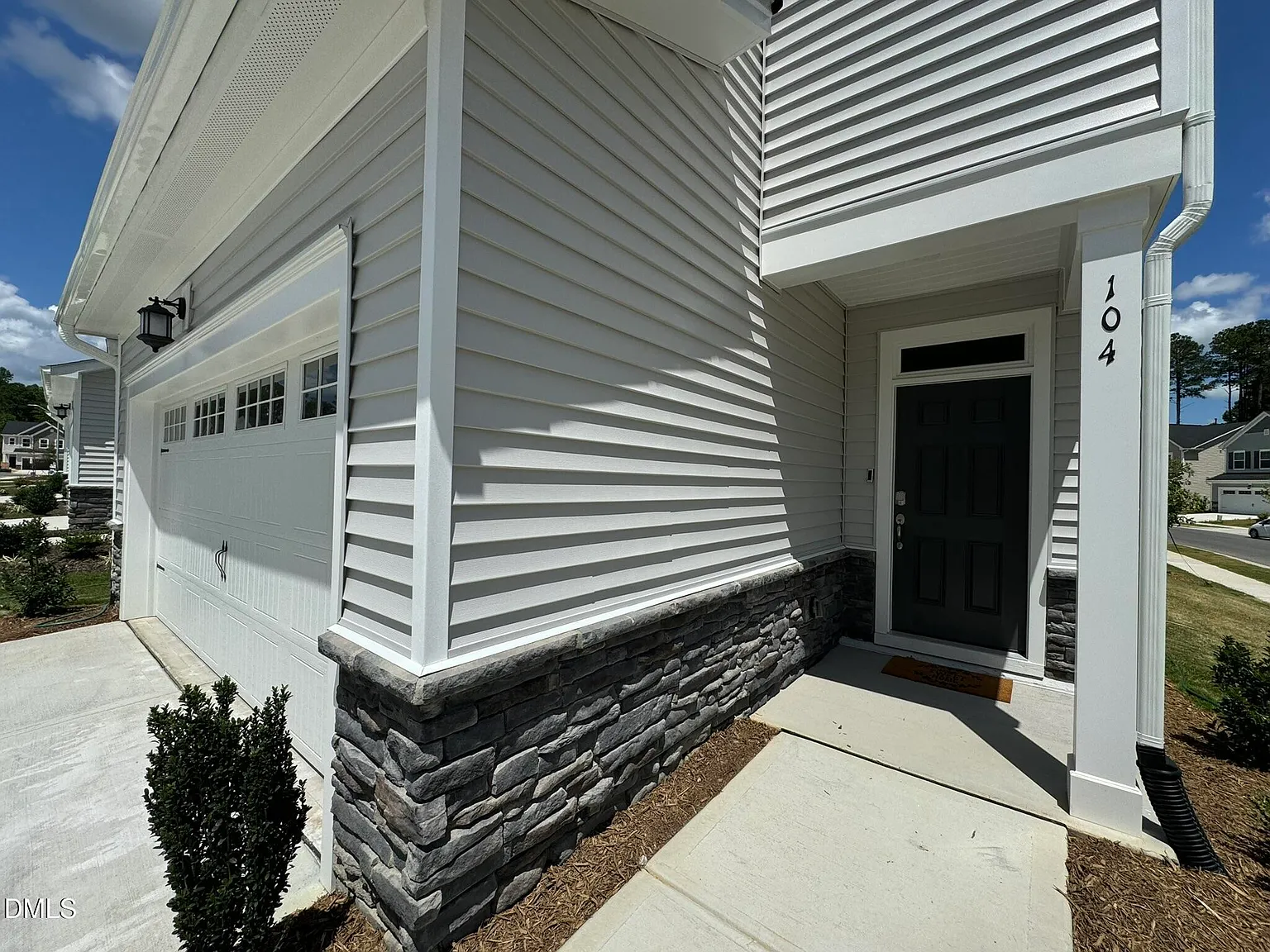 3 bed, 2.5 bath, 2060 sqft, $2,250 — Photo 3