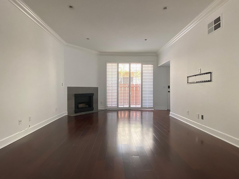1st image of 1838 Barry Ave APT 10