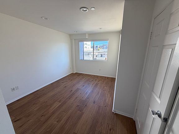 5th image of 3668 Mentone Ave APT 15