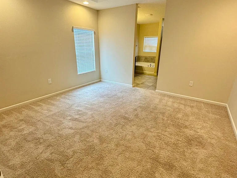 590 Trymore Dr SE — Photo 9