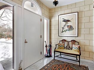 531 N Mayflower Rd, Lake Forest, IL 60045