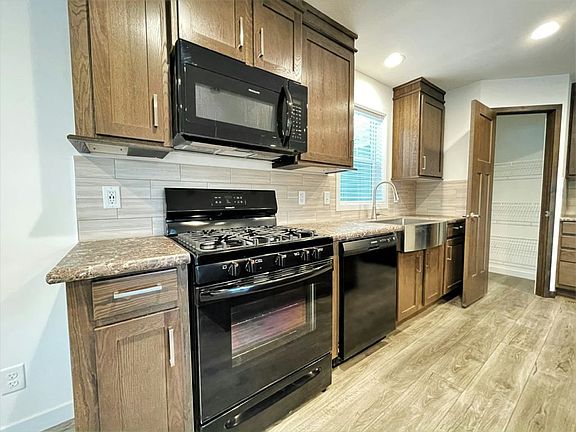2nd image of 4951 W Augusta Blvd #Yncmo6