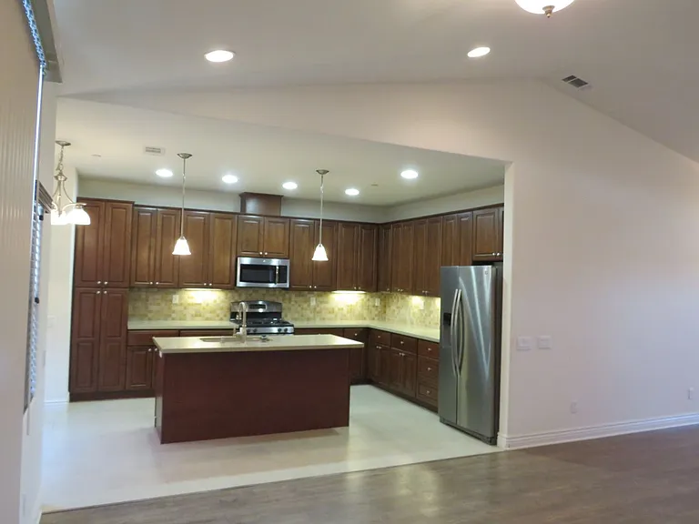 305 Hampton Dr — Photo 10