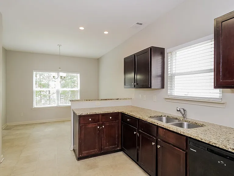 38 Crescent Ln — Photo 9