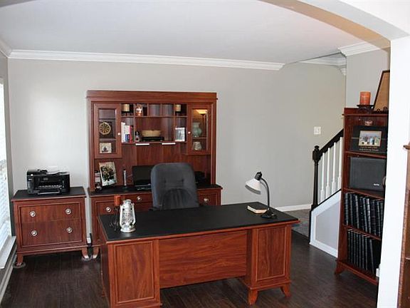 4th image of 828 Hidden Glen Ln