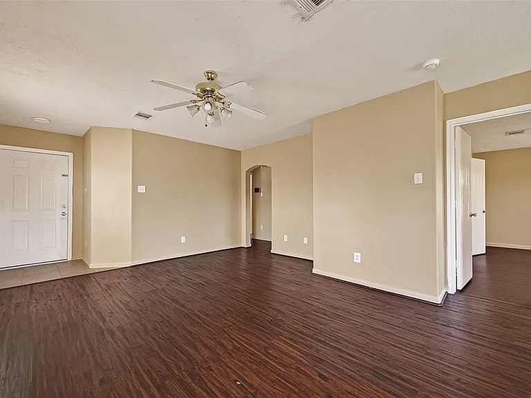 827 Royal George Ln — Photo 10