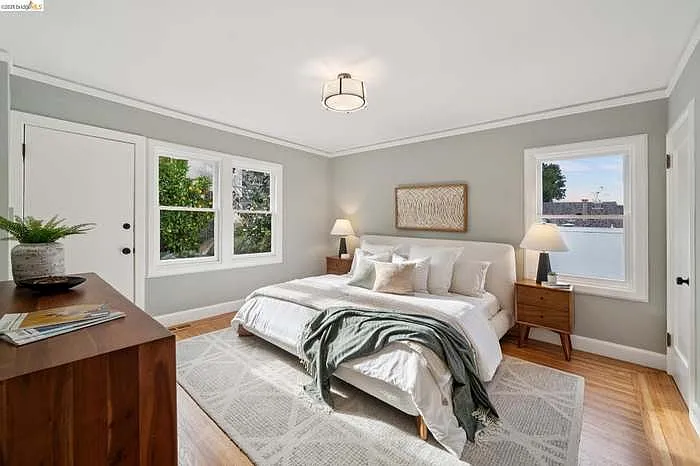 741 Grosvenor Pl — Photo 15