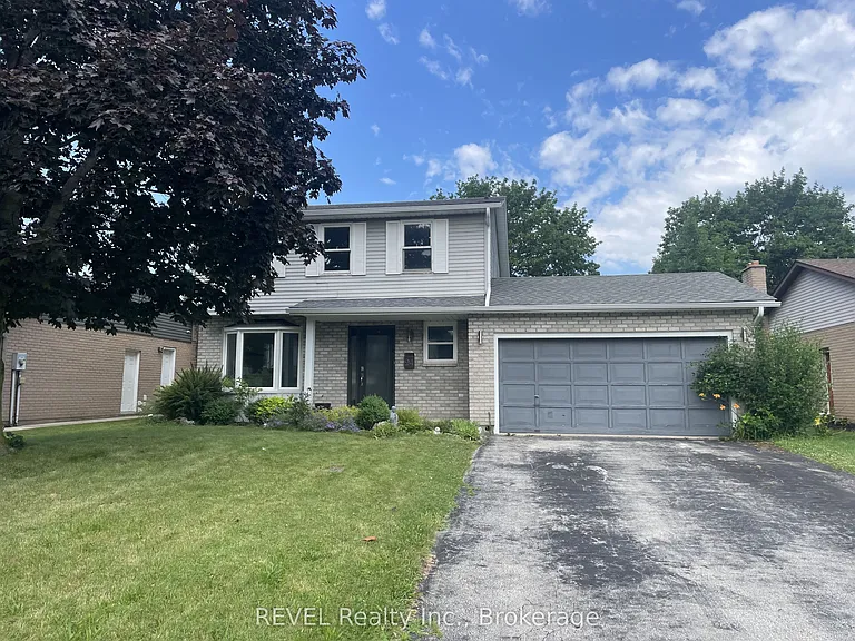 24 Rembrandt Dr — Photo 1