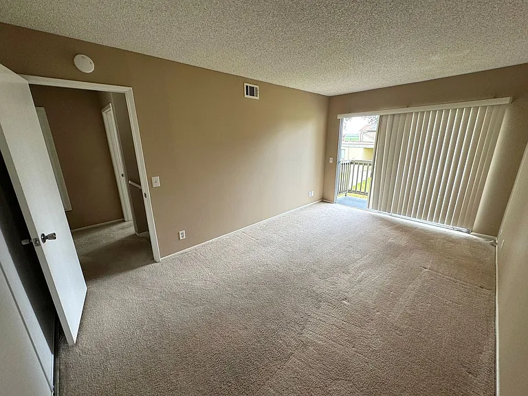 7313 Unicorn Cir — Photo 10