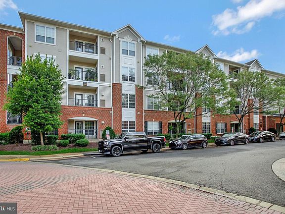 3rd image of 4860 Eisenhower Ave Unit 276