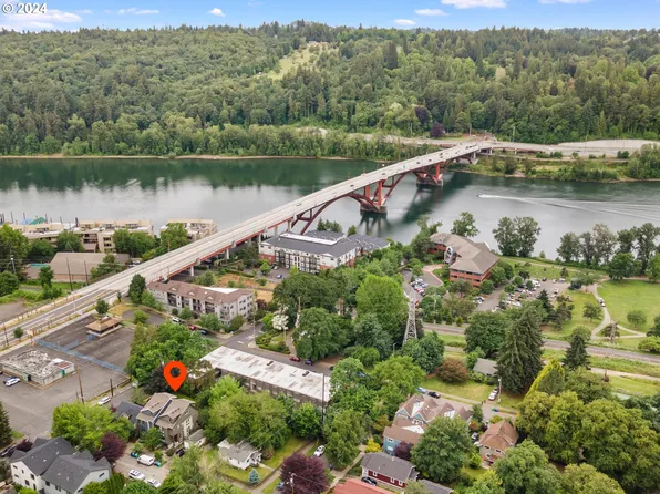 527 SE Spokane St, Portland, OR 97202