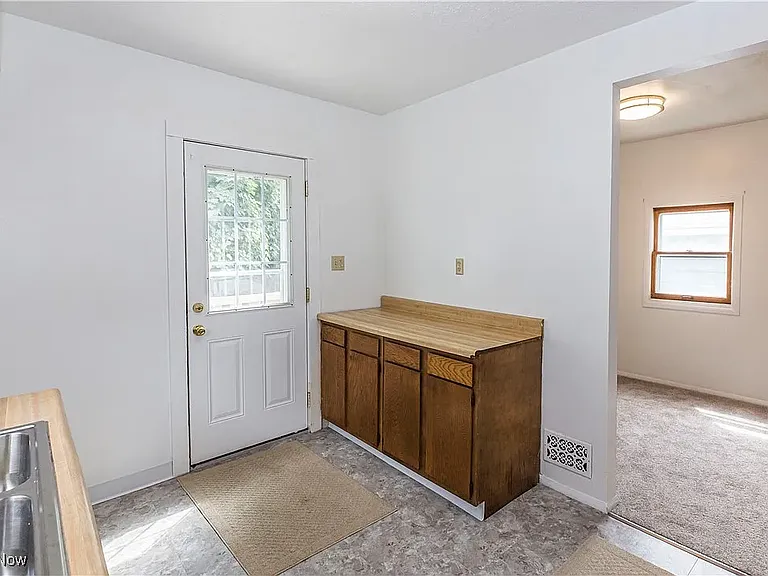 917 Clay St — Photo 13