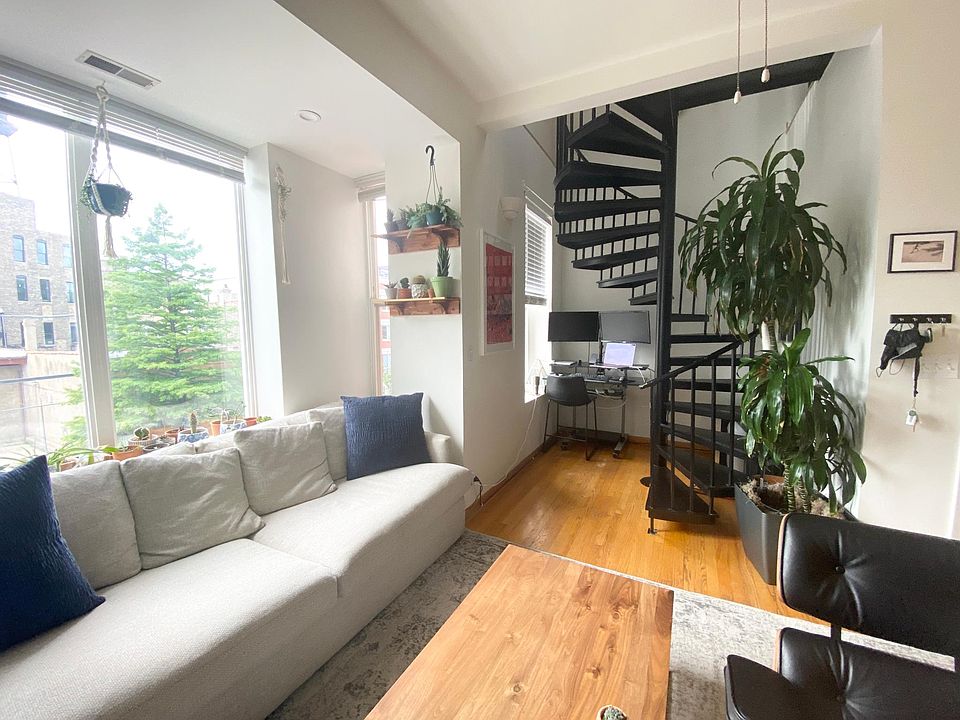 1st image of 1423 N Wood St #3A