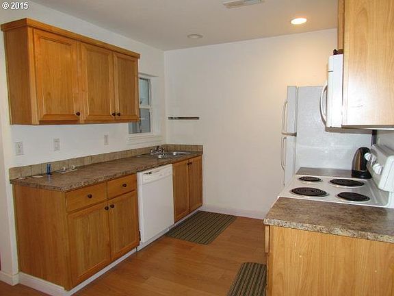 3rd image of 14019 NE 20th Ave #B9