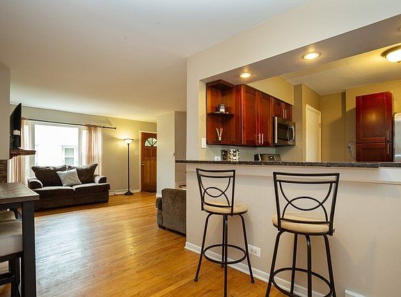 Eat-In Breakfast Bar