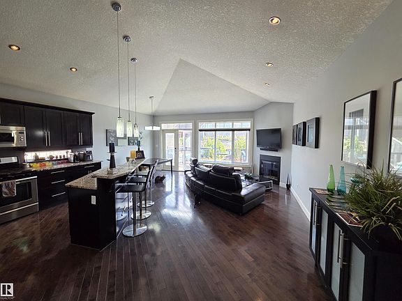 4th image of 472 Foxtail Ct