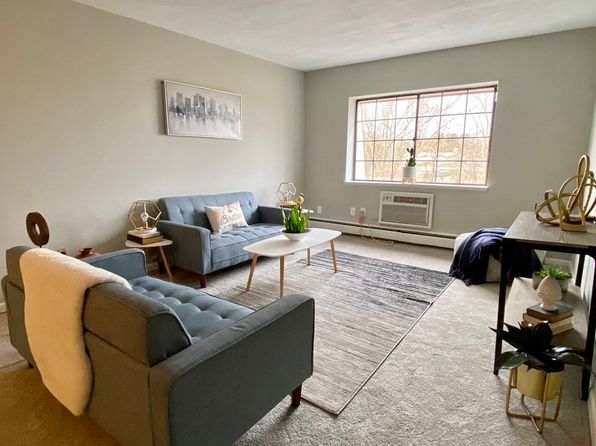 119 Grove St APT 243, Rockland, MA 02370