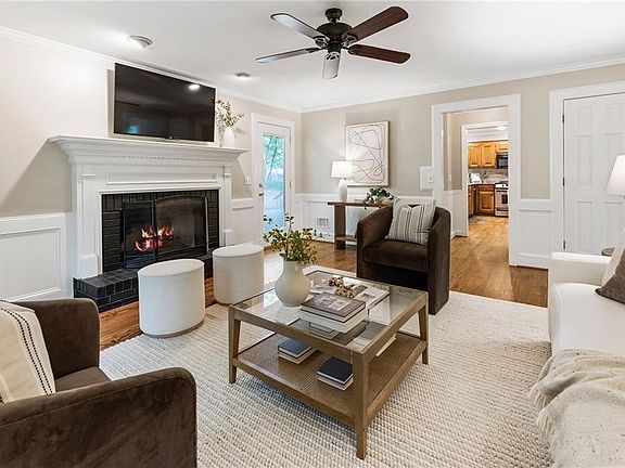 5th image of 740 Windsor Ct