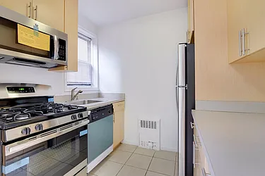 Rented by Hillel Realty Group