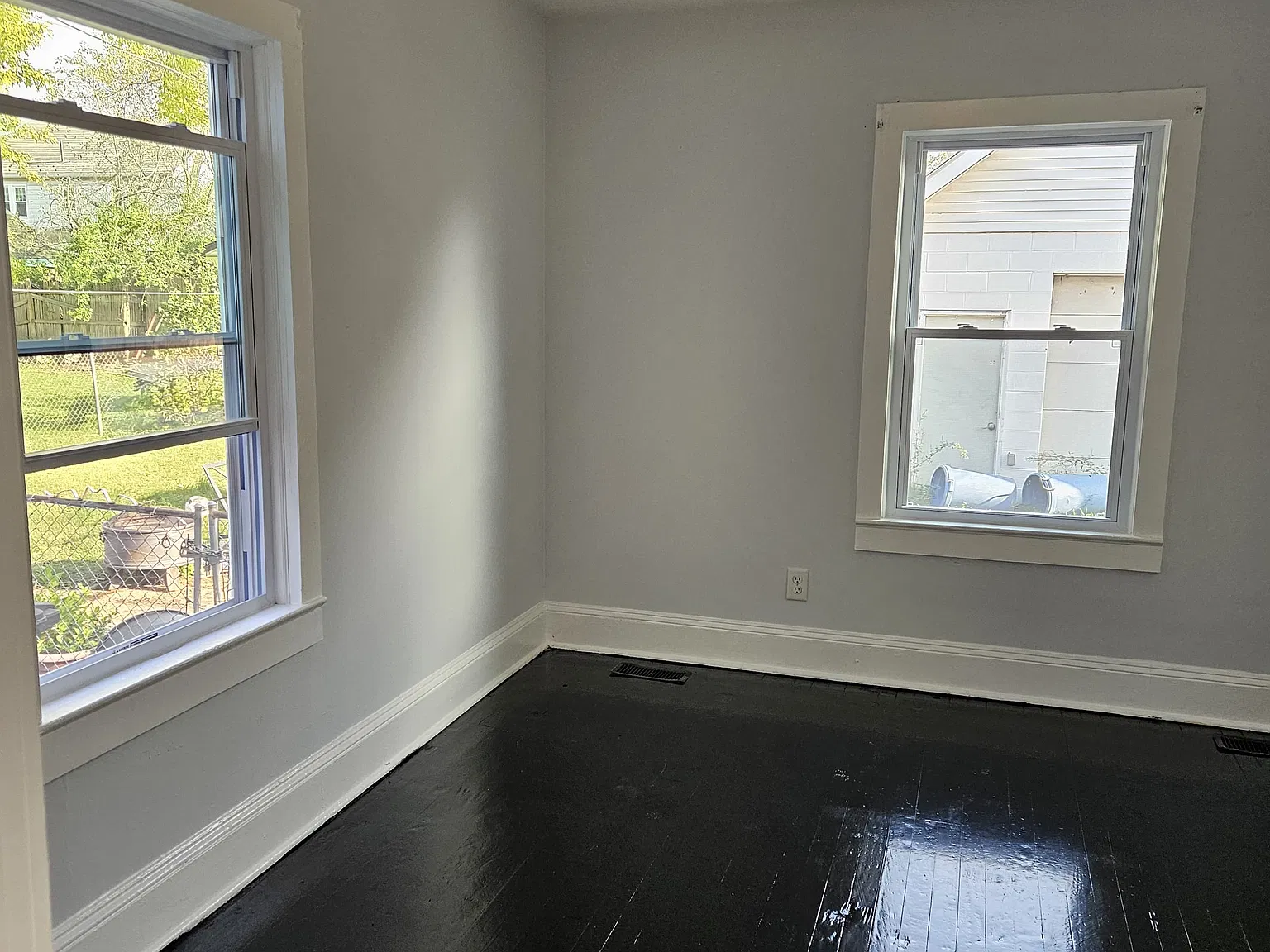 31 Ellen St — Photo 3