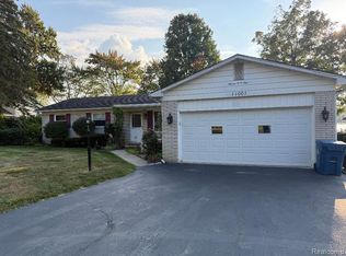 11001 Beryl Dr, White Lake, MI 48386
