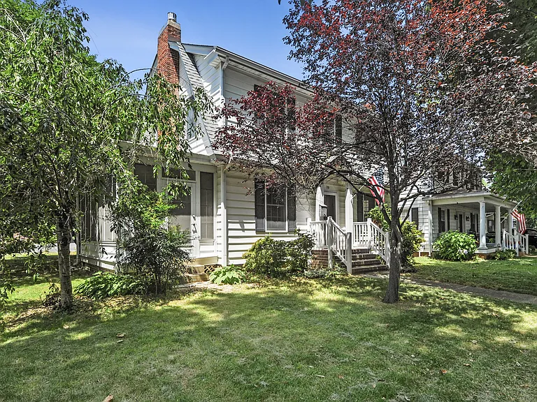 19 Elm Ter — Photo 1